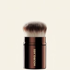 Hourglass Retractable Foundation Brush - Black and Brown